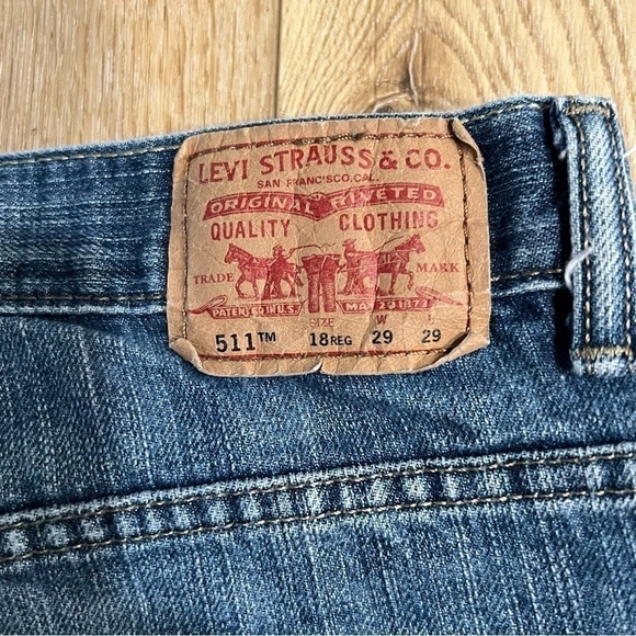 𝅺levi’s 511 denim jeans zipper fly 18 regular 29W 29L medium wash 5 pockets. - Picture 7 of 10